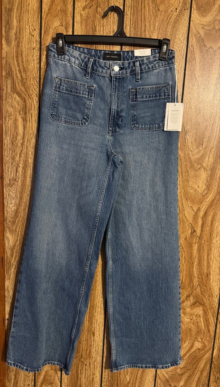 NWT Free Assembly Women's Size 8 Wide Leg Jeans with Patch Pockets